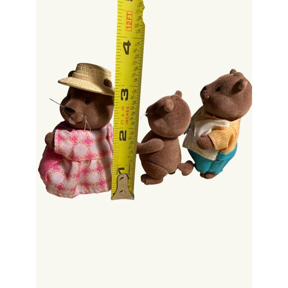 Woodzeez Toys Beaver Family Figurines Set Of 3 With Removable Clothes - Picture 10 of 12